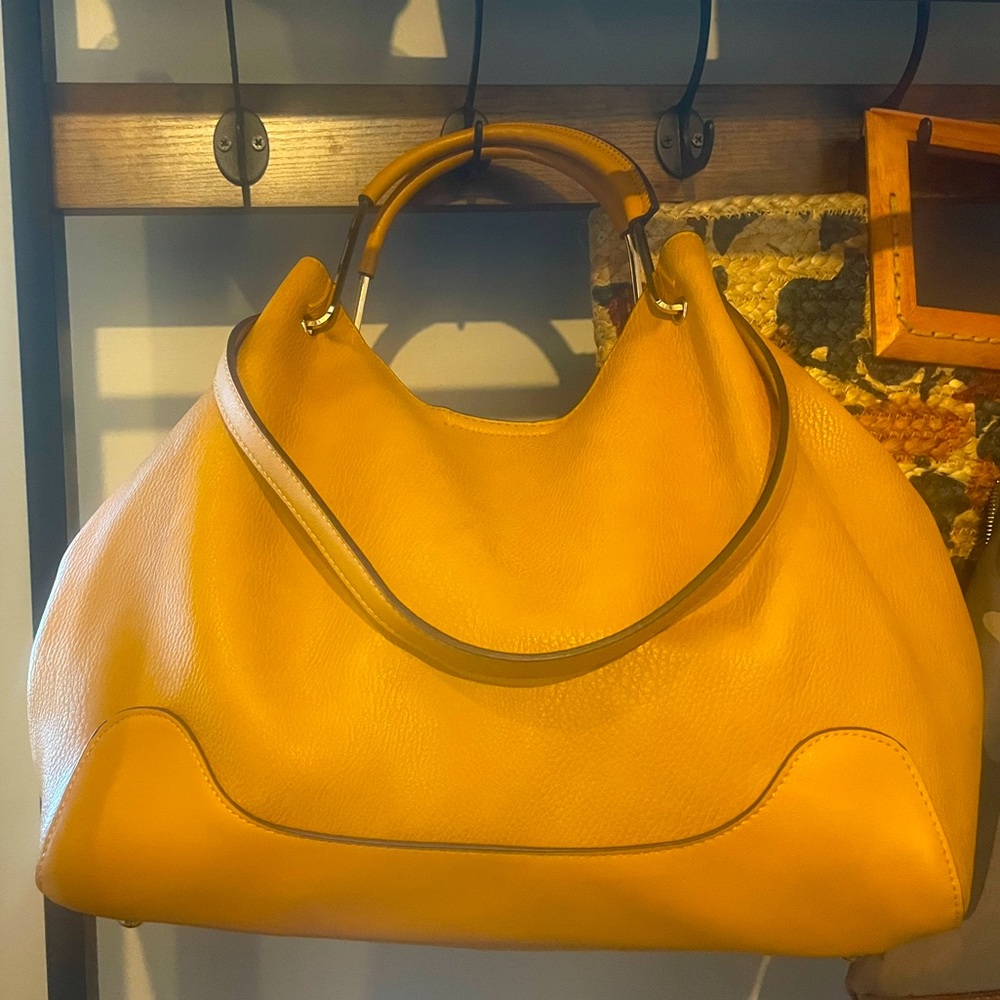 Excellent Condition Sandra Roberts Squared bag in Tan.